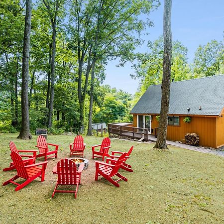 Quaint Loft Cabin W Hot Tub, Firepit, Deck & Grill Hedgesville Ngoại thất bức ảnh