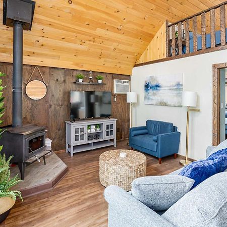 Quaint Loft Cabin W Hot Tub, Firepit, Deck & Grill Hedgesville Ngoại thất bức ảnh