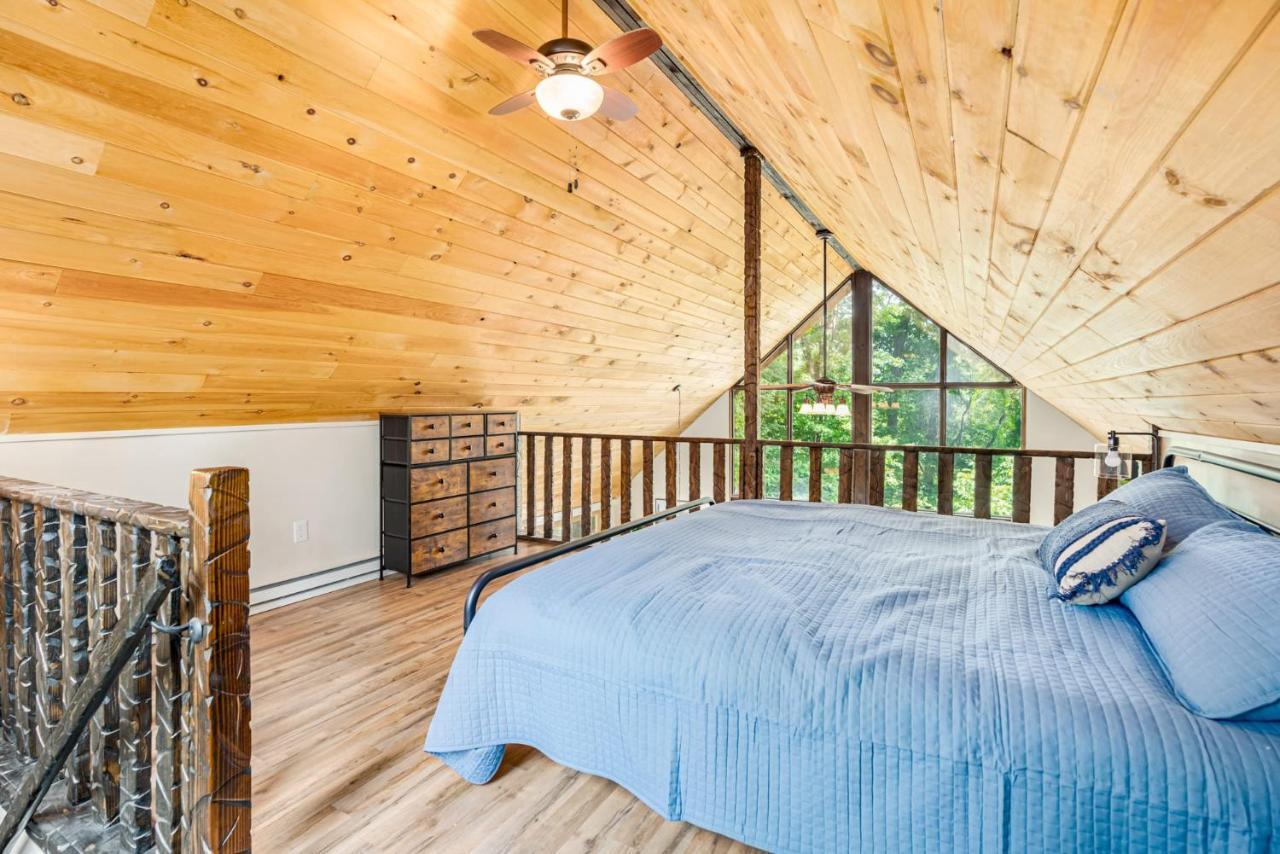 Quaint Loft Cabin W Hot Tub, Firepit, Deck & Grill Hedgesville Ngoại thất bức ảnh