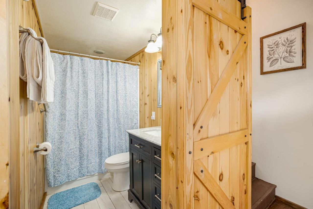 Quaint Loft Cabin W Hot Tub, Firepit, Deck & Grill Hedgesville Ngoại thất bức ảnh