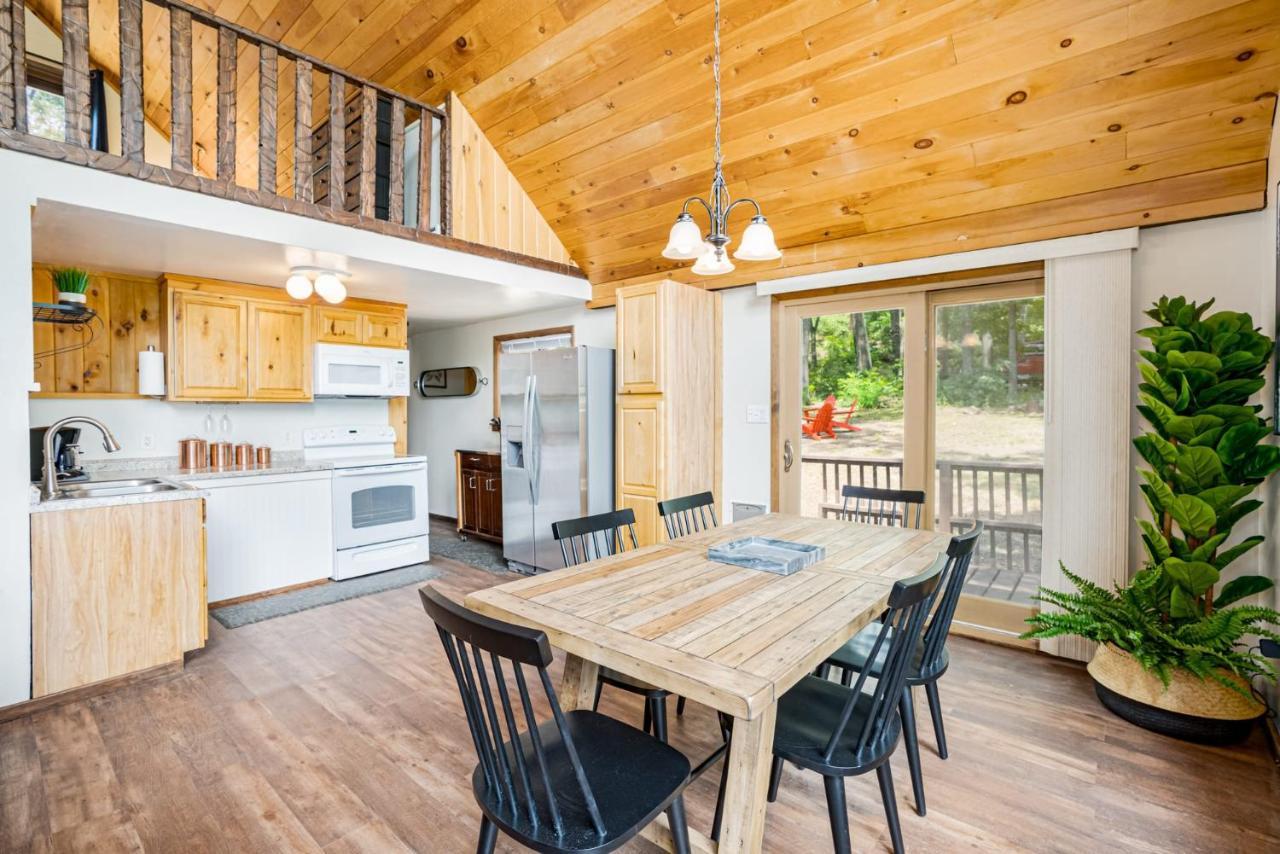 Quaint Loft Cabin W Hot Tub, Firepit, Deck & Grill Hedgesville Ngoại thất bức ảnh