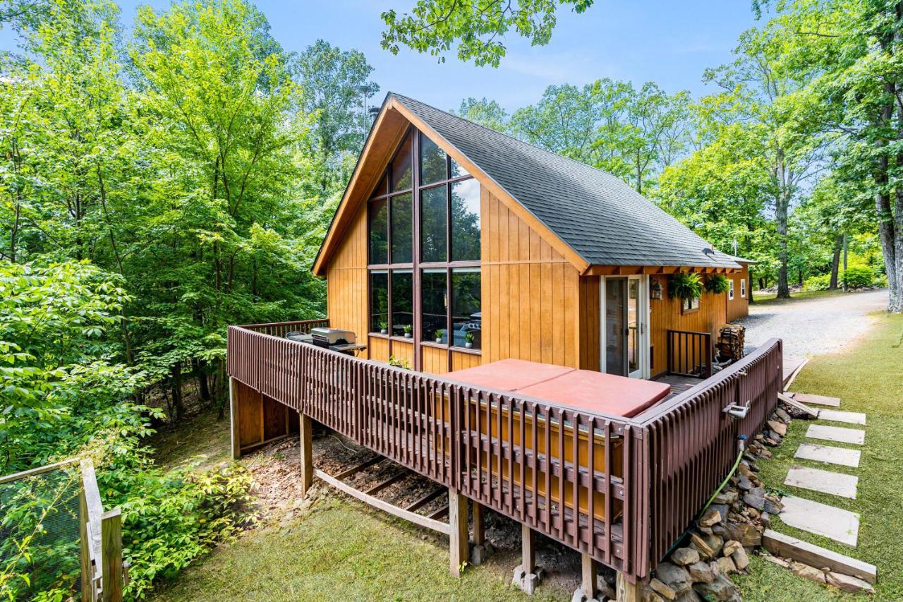 Quaint Loft Cabin W Hot Tub, Firepit, Deck & Grill Hedgesville Ngoại thất bức ảnh