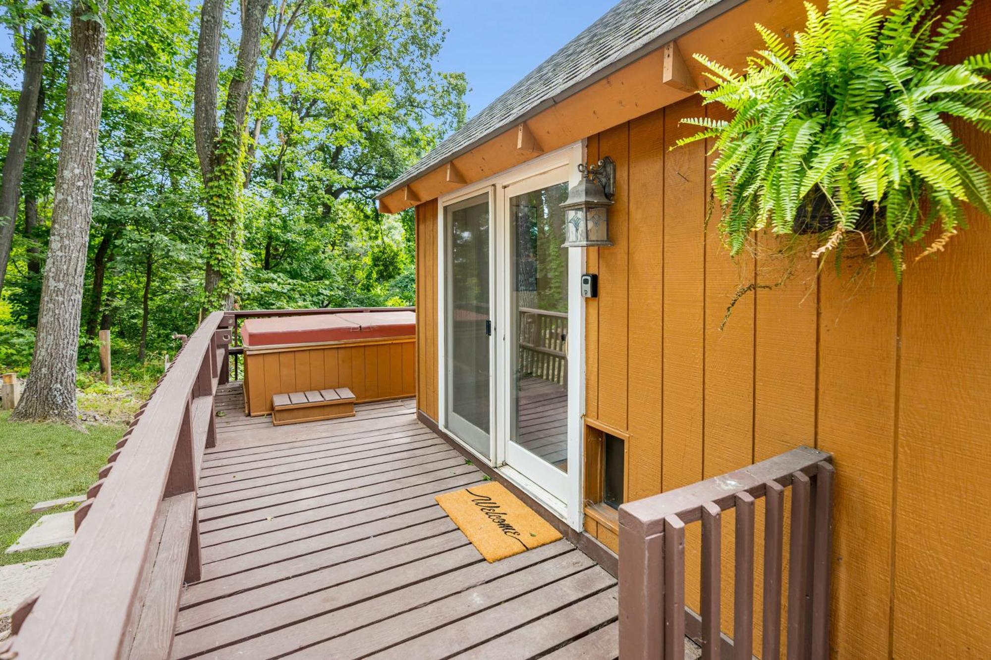 Quaint Loft Cabin W Hot Tub, Firepit, Deck & Grill Hedgesville Ngoại thất bức ảnh