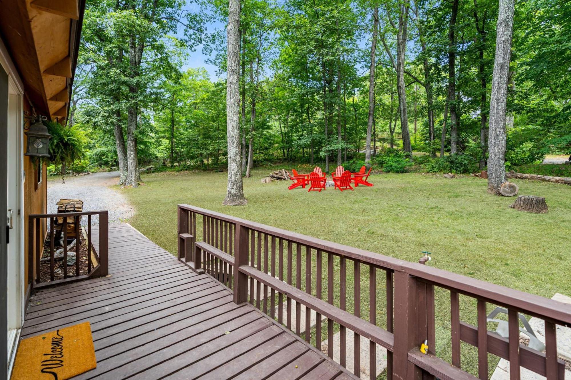 Quaint Loft Cabin W Hot Tub, Firepit, Deck & Grill Hedgesville Ngoại thất bức ảnh