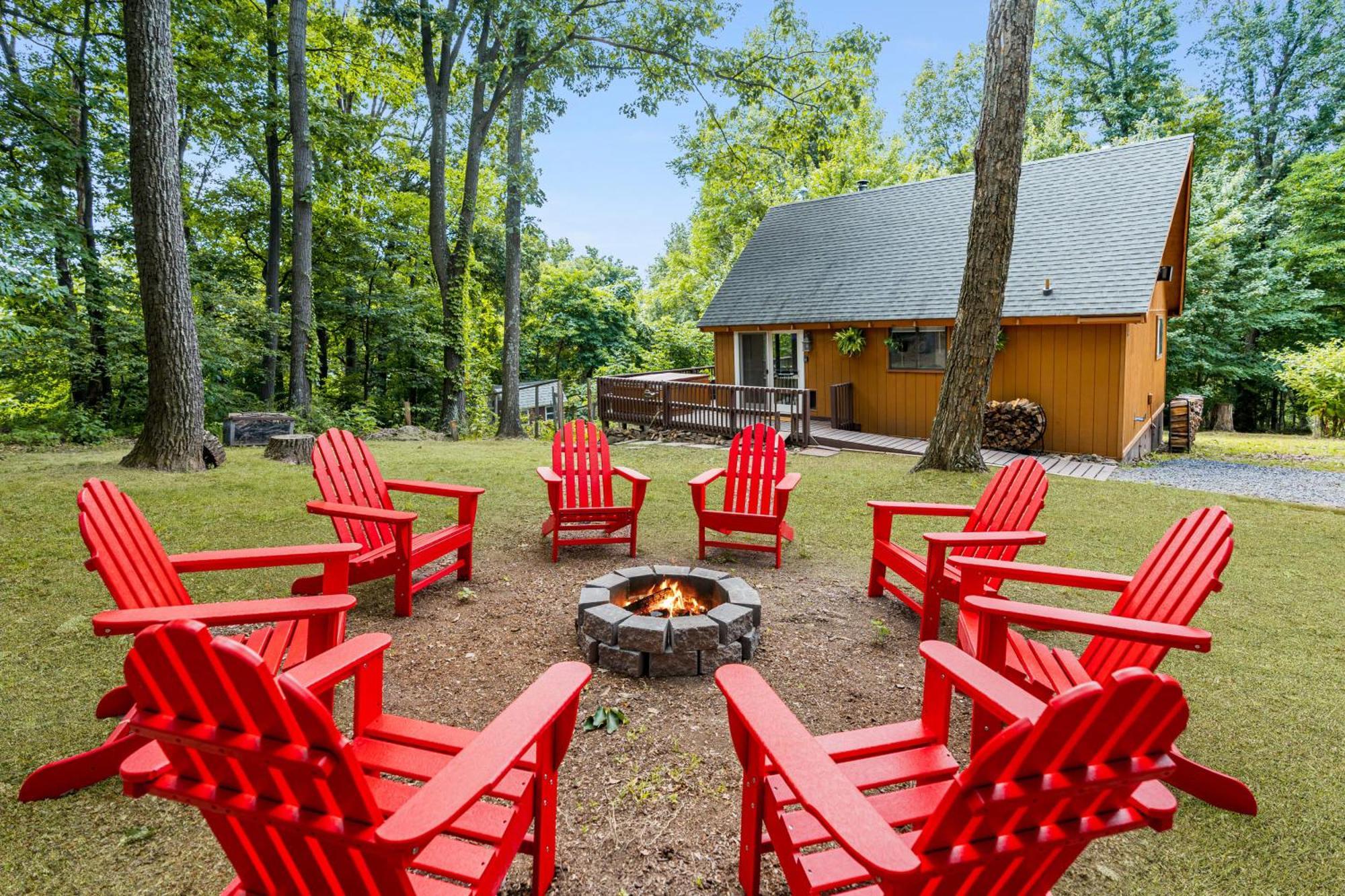 Quaint Loft Cabin W Hot Tub, Firepit, Deck & Grill Hedgesville Ngoại thất bức ảnh